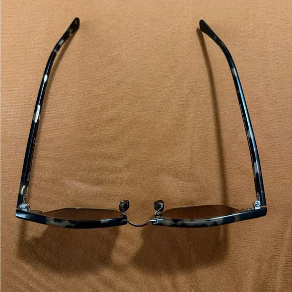 Ray-Ban Classic Tortoise Sunglasses - Picture 11 of 11